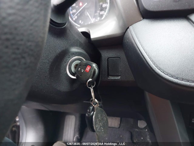 2T3BFREV2JW782590 Toyota RAV4 LE