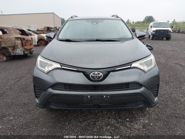 2T3BFREV2JW782590 Toyota RAV4 LE