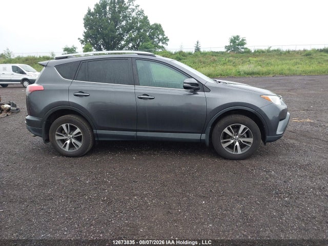 2T3BFREV2JW782590 Toyota RAV4 LE