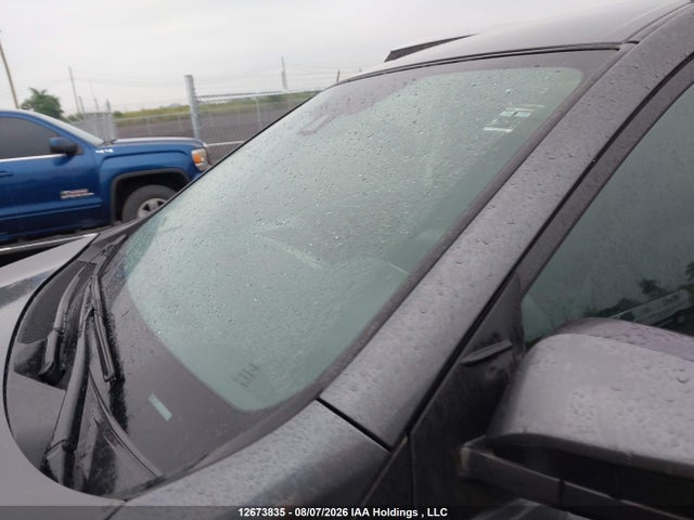 2T3BFREV2JW782590 Toyota RAV4 LE