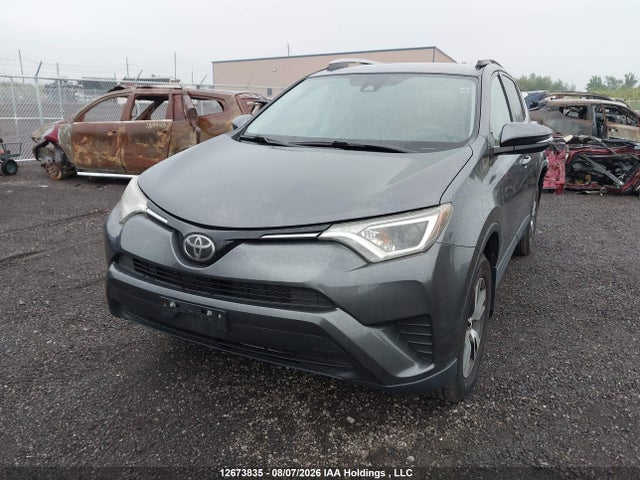 2T3BFREV2JW782590 Toyota RAV4 LE