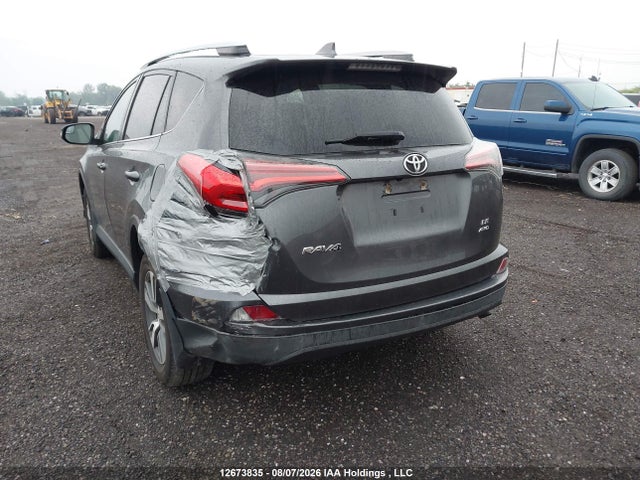 2T3BFREV2JW782590 Toyota RAV4 LE