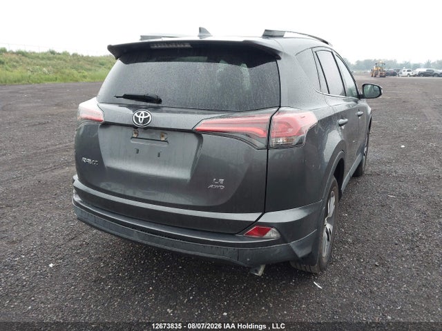 2T3BFREV2JW782590 Toyota RAV4 LE