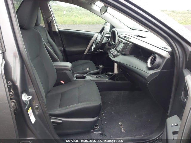 2T3BFREV2JW782590 Toyota RAV4 LE