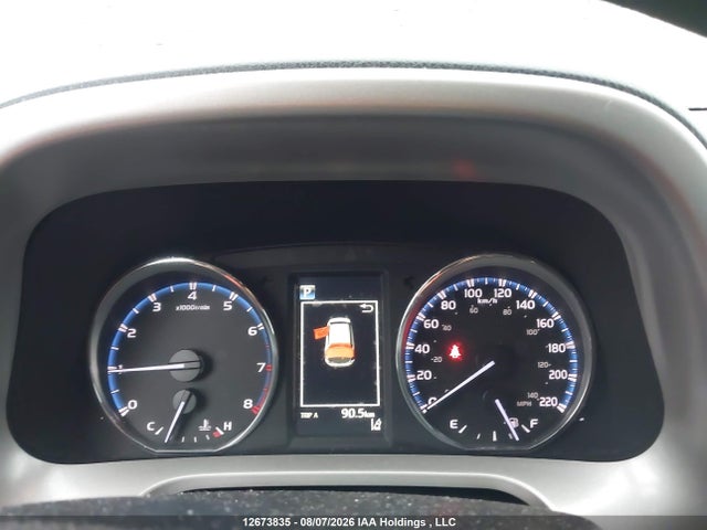 2T3BFREV2JW782590 Toyota RAV4 LE