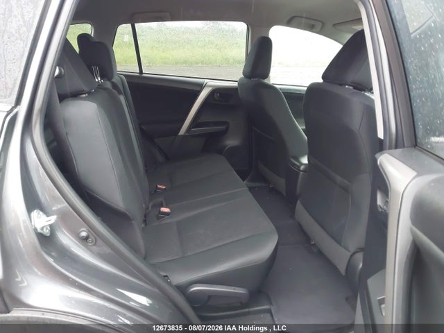 2T3BFREV2JW782590 Toyota RAV4 LE