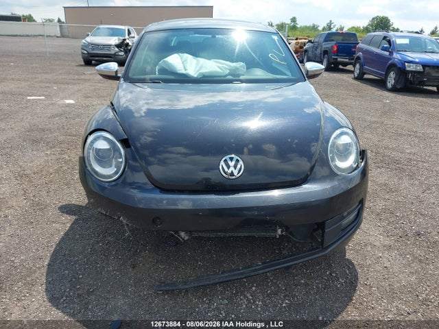12673884 :رقم المزاد ، 3VWJX7AT2DM661403 vin ، 2013 Volkswagen Beetle 2.5l Comfortline/2.5l Fender Edition مزاد بيع
