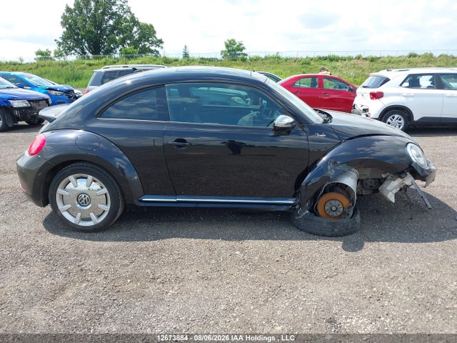 12673884 :رقم المزاد ، 3VWJX7AT2DM661403 vin ، 2013 Volkswagen Beetle 2.5l Comfortline/2.5l Fender Edition مزاد بيع