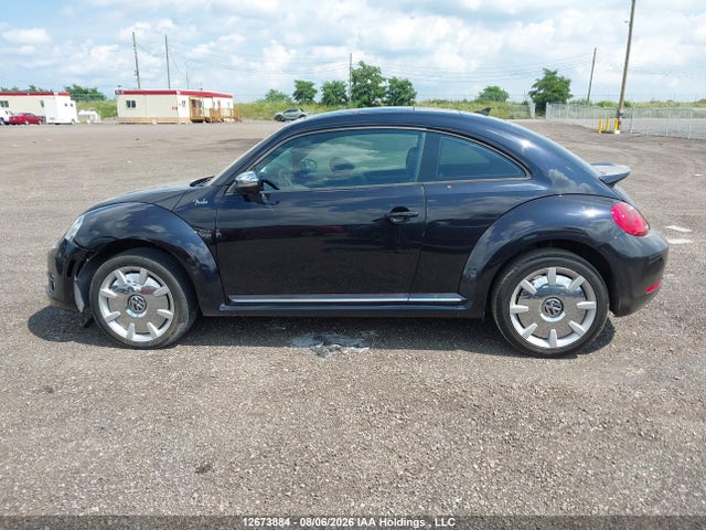 12673884 :رقم المزاد ، 3VWJX7AT2DM661403 vin ، 2013 Volkswagen Beetle 2.5l Comfortline/2.5l Fender Edition مزاد بيع