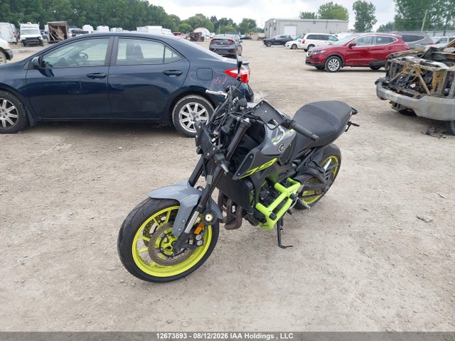 Yamaha FZ09 2016 JYARN33NXGA002260 Image 2