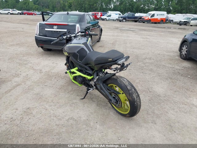 Yamaha FZ09 2016 JYARN33NXGA002260 Image 3