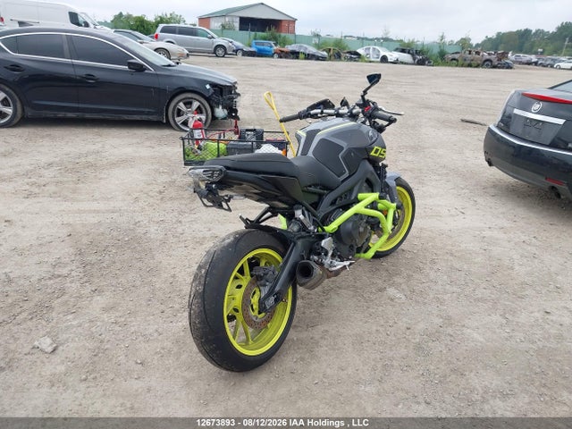 Yamaha FZ09 2016 JYARN33NXGA002260 Image 4