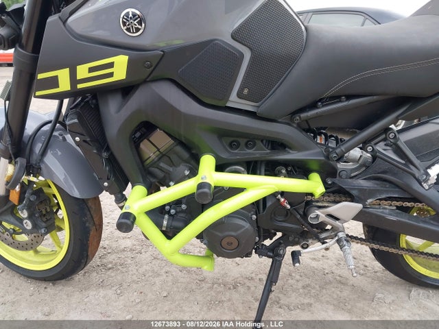 Yamaha FZ09 2016 JYARN33NXGA002260 Image 9