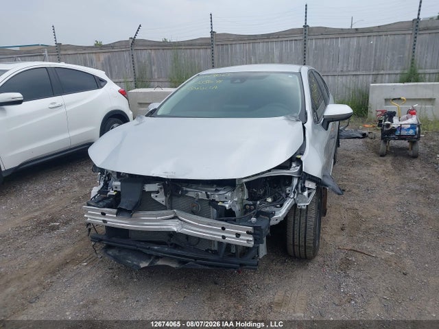 5YFBPMBE1NP335091 Toyota COROLLA LE