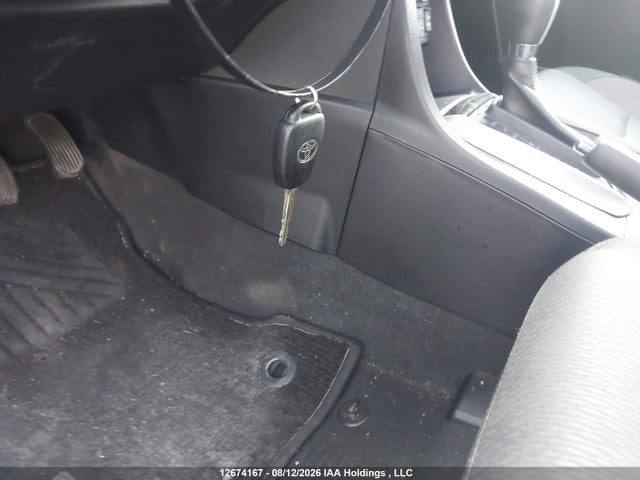 2T1BURHE5JC075656 Toyota COROLLA LE
