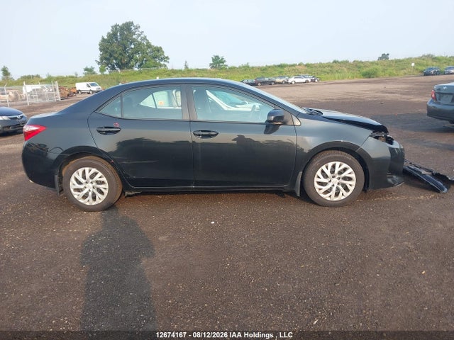 2T1BURHE5JC075656 Toyota COROLLA LE