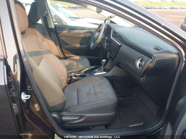 2T1BURHE5JC075656 Toyota COROLLA LE