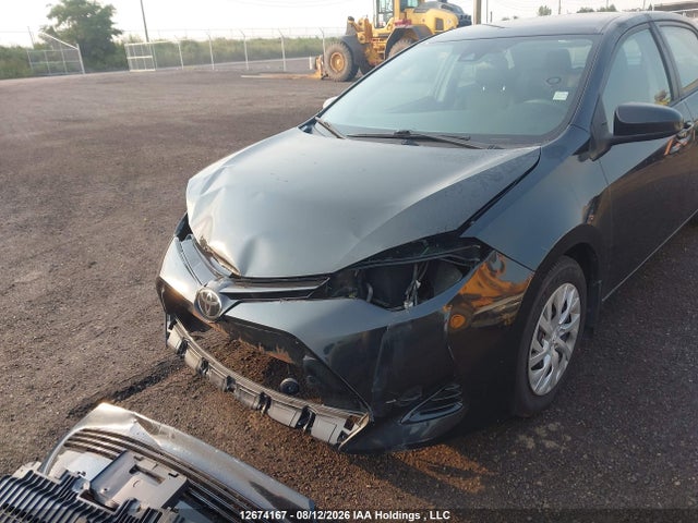 2T1BURHE5JC075656 Toyota COROLLA LE