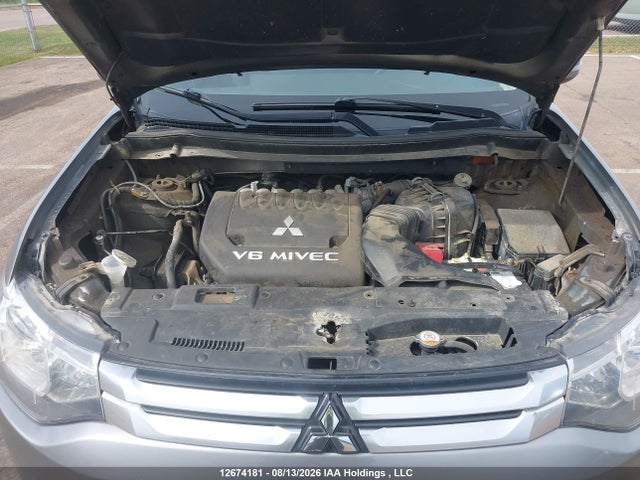 JA4JZ3AX7FZ603047 Mitsubishi Outlander Se