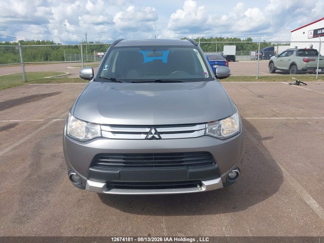 JA4JZ3AX7FZ603047 Mitsubishi Outlander Se