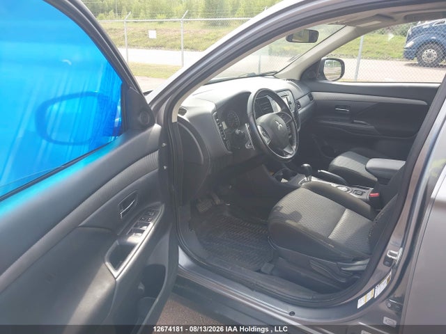JA4JZ3AX7FZ603047 Mitsubishi Outlander Se