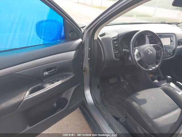 JA4JZ3AX7FZ603047 Mitsubishi Outlander Se
