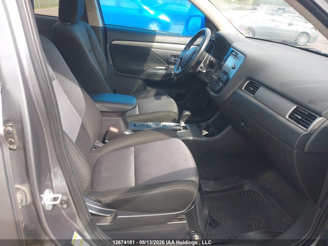 JA4JZ3AX7FZ603047 Mitsubishi Outlander Se