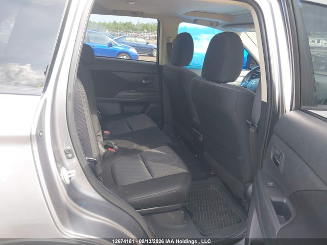JA4JZ3AX7FZ603047 Mitsubishi Outlander Se