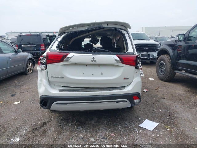2020 Mitsubishi Outlander Es მანქანა იყიდება აუქციონზე, vin: JA4AZ2A3XLZ607581, აუქციონის ნომერი: 12674222