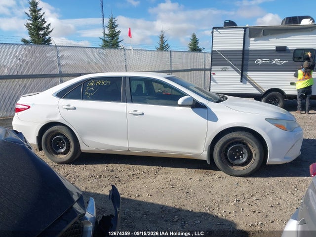 12674359 :رقم المزاد ، 4T1BF1FK4GU256453 vin ، 2016 Toyota Camry Le/xle/se/xse مزاد بيع