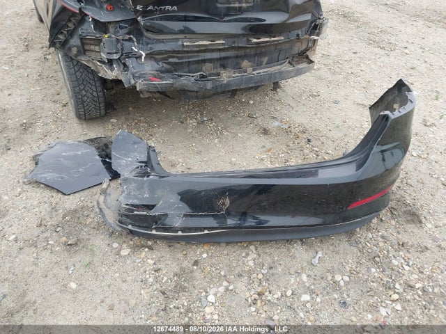 KMHD84LF0JU479477 Hyundai ELANTRA GL