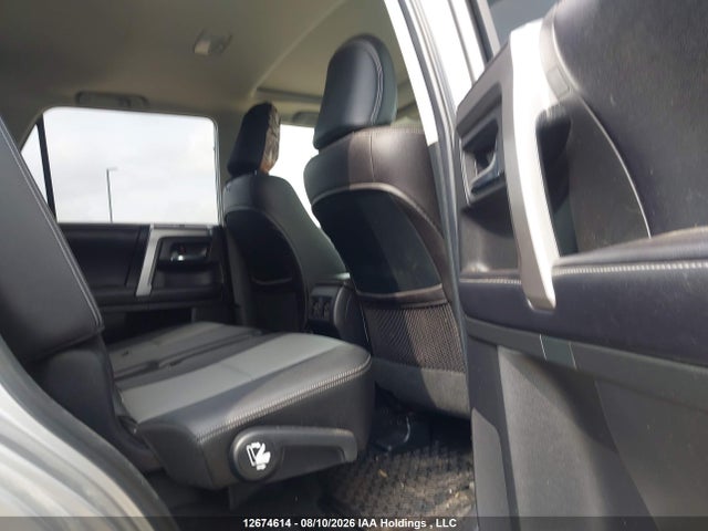 Toyota 4RUNNER SR5 2017 JTEBU5JR3H5460741 Image 8