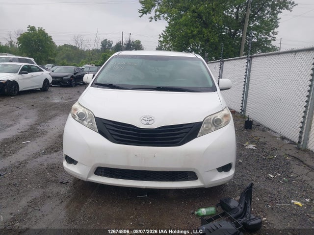 2013 Toyota Sienna V6 7 Passenger მანქანა იყიდება აუქციონზე, vin: 5TDZK3DC6DS369441, აუქციონის ნომერი: 12674806
