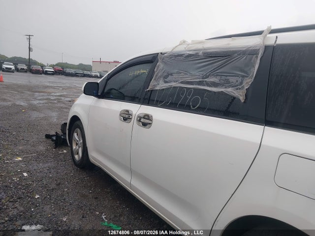 2013 Toyota Sienna V6 7 Passenger მანქანა იყიდება აუქციონზე, vin: 5TDZK3DC6DS369441, აუქციონის ნომერი: 12674806