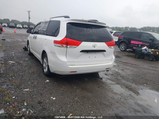 2013 Toyota Sienna V6 7 Passenger მანქანა იყიდება აუქციონზე, vin: 5TDZK3DC6DS369441, აუქციონის ნომერი: 12674806