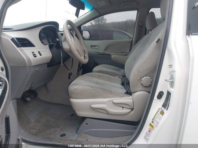 2013 Toyota Sienna V6 7 Passenger მანქანა იყიდება აუქციონზე, vin: 5TDZK3DC6DS369441, აუქციონის ნომერი: 12674806