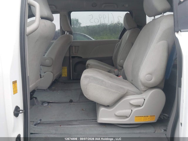 2013 Toyota Sienna V6 7 Passenger მანქანა იყიდება აუქციონზე, vin: 5TDZK3DC6DS369441, აუქციონის ნომერი: 12674806