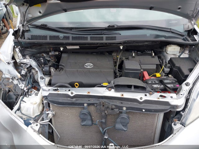 12674846 :رقم المزاد ، 5TDKK3DCXCS259525 vin ، 2012 Toyota Sienna Le مزاد بيع