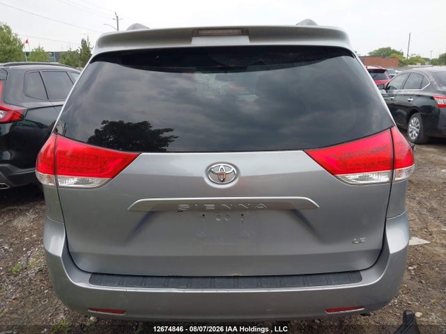 12674846 :رقم المزاد ، 5TDKK3DCXCS259525 vin ، 2012 Toyota Sienna Le مزاد بيع