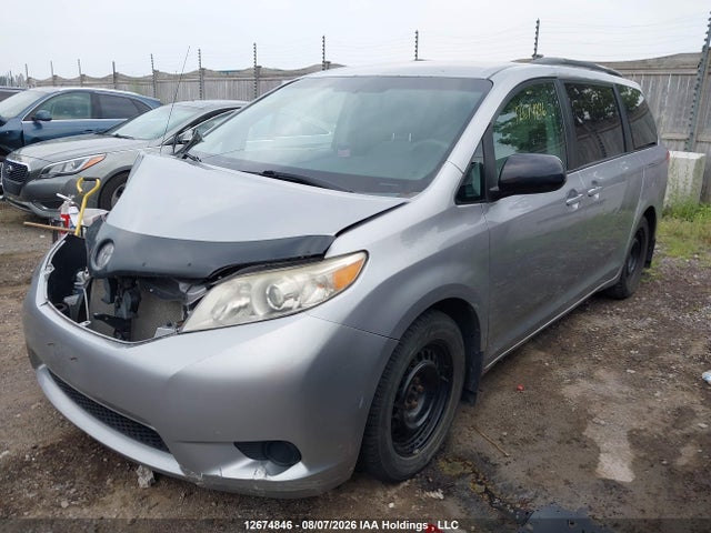 12674846 :رقم المزاد ، 5TDKK3DCXCS259525 vin ، 2012 Toyota Sienna Le مزاد بيع