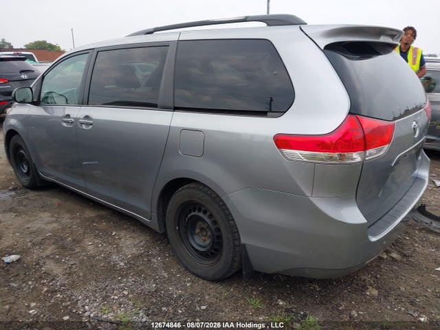 12674846 :رقم المزاد ، 5TDKK3DCXCS259525 vin ، 2012 Toyota Sienna Le مزاد بيع