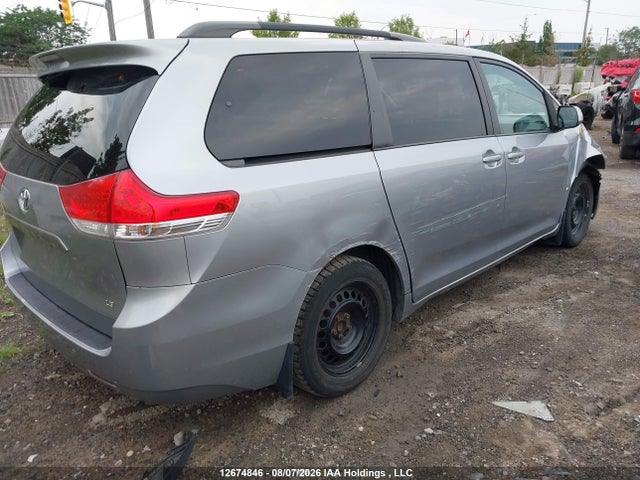 12674846 :رقم المزاد ، 5TDKK3DCXCS259525 vin ، 2012 Toyota Sienna Le مزاد بيع