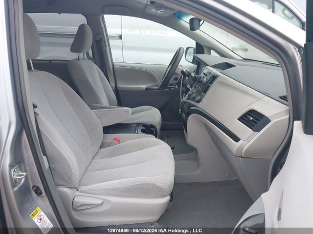 12674846 :رقم المزاد ، 5TDKK3DCXCS259525 vin ، 2012 Toyota Sienna Le مزاد بيع