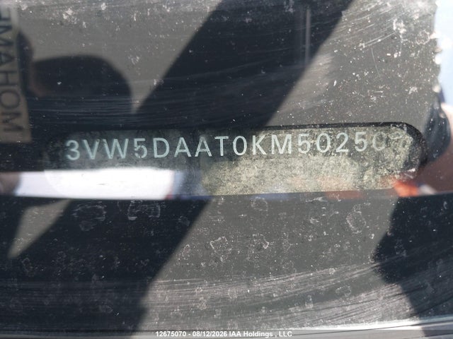 12675070 :رقم المزاد ، 3VW5DAAT0KM502500 vin ، 2019 Volkswagen Beetle Wolfsburg Edition مزاد بيع