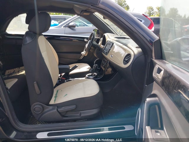 12675070 :رقم المزاد ، 3VW5DAAT0KM502500 vin ، 2019 Volkswagen Beetle Wolfsburg Edition مزاد بيع