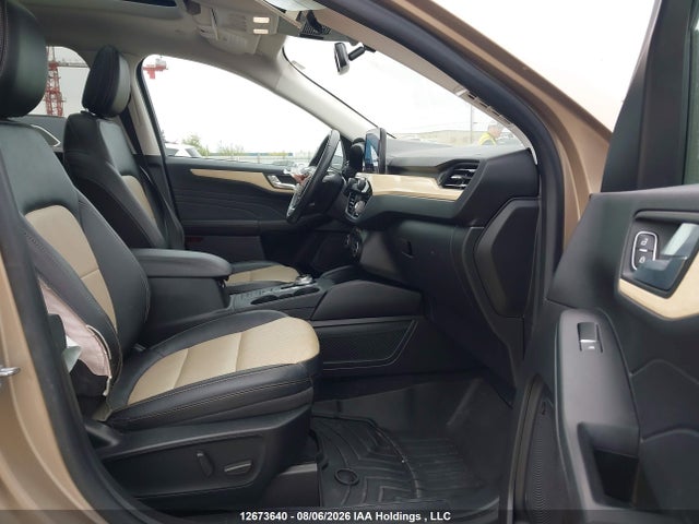 12673640 :رقم المزاد ، 1FMCU9DZ0MUB12161 vin ، 2021 Ford Escape Titanium Hybrid مزاد بيع