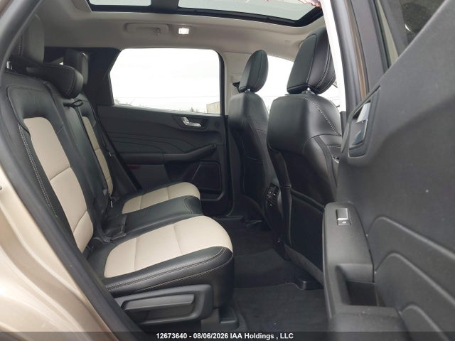 12673640 :رقم المزاد ، 1FMCU9DZ0MUB12161 vin ، 2021 Ford Escape Titanium Hybrid مزاد بيع