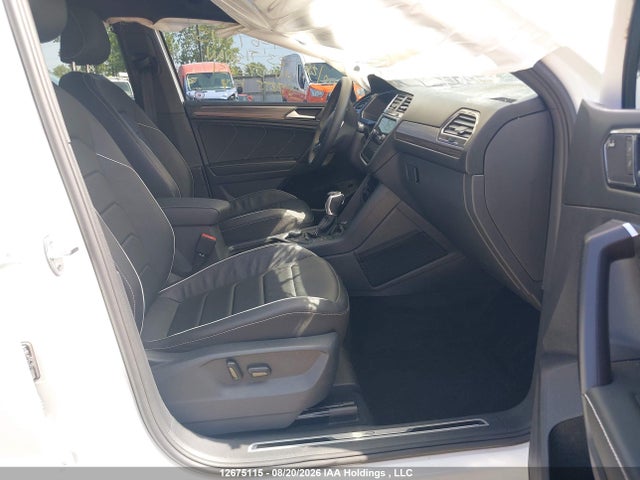 Продажа на аукционе авто 2023 Volkswagen Tiguan Highline R-line, vin: 3VV4B7AX8PM075831, номер лота: 12675115