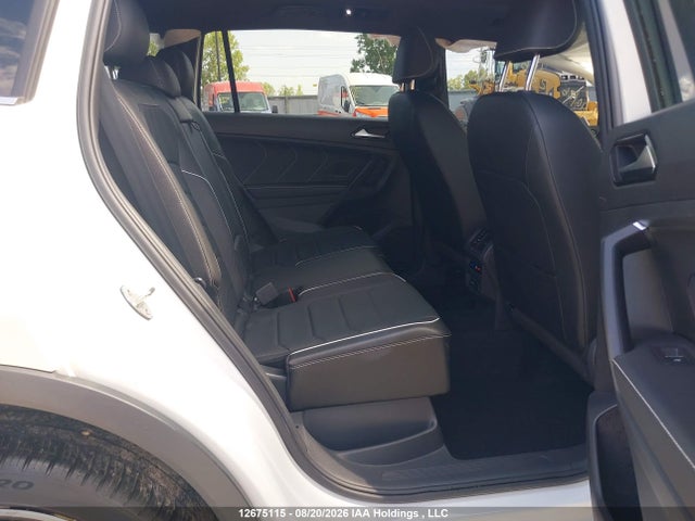 Продажа на аукционе авто 2023 Volkswagen Tiguan Highline R-line, vin: 3VV4B7AX8PM075831, номер лота: 12675115