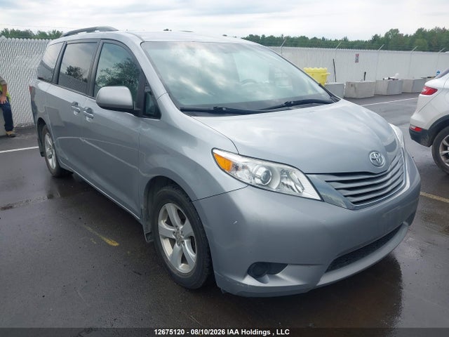 2017 Toyota Sienna Le მანქანა იყიდება აუქციონზე, vin: 5TDKZ3DC6HS871028, აუქციონის ნომერი: 12675120